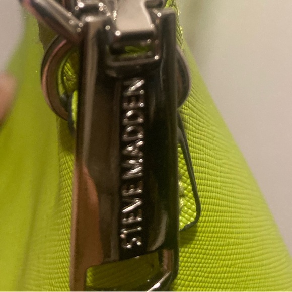 Steve Madden Vibrant Green Crossbody Bag - Picture 8 of 9